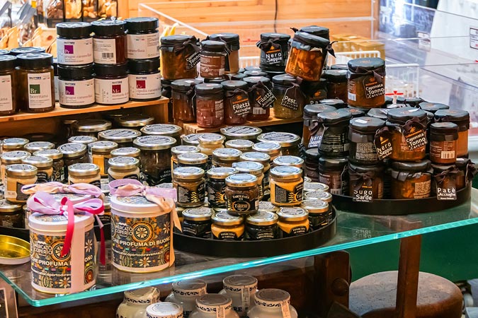 Ravenna, Italy. Mercato coperto.